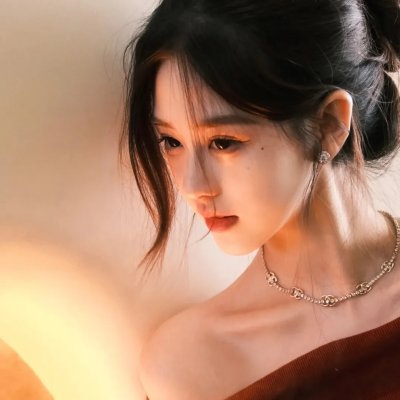 想踢沉迷男的女人